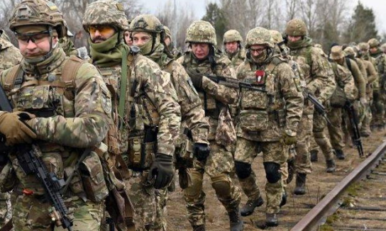 Ukraina telah mengerahkan 150.000 tentara terlatih NATO untuk melawan Rusia.