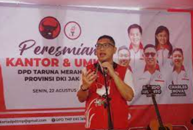 Politisi PDIP percaya bahwa Loki Gurung menyimpan kebencian terhadap Jokowi dan menyarankan agar dia menemui psikiater.